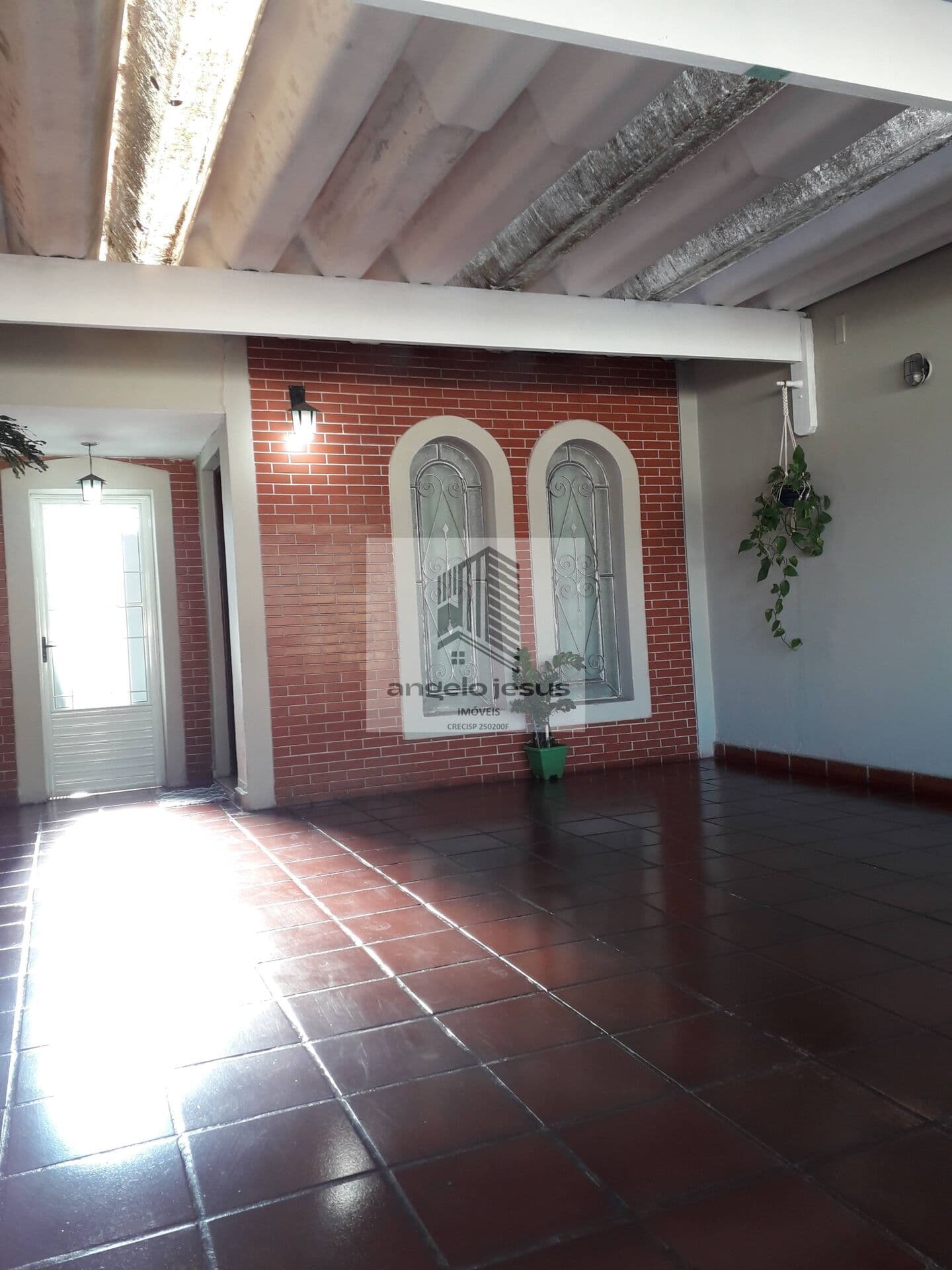 Sobrado Padrão 150m², 03 Dormitórios, 02 Vagas.