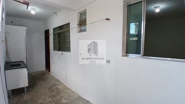 Casa Com Quarto, Sala e Cozinha.