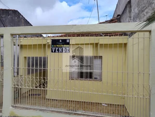 Casa Padrão 300m², 08 Dormitórios, 03 Vagas.