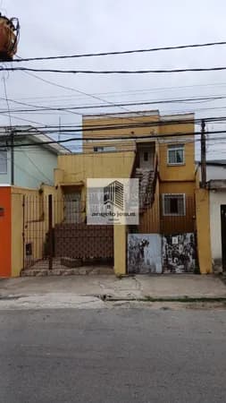 Casa Sobrado 210M², 06 Dormitórios, 04 Vagas.