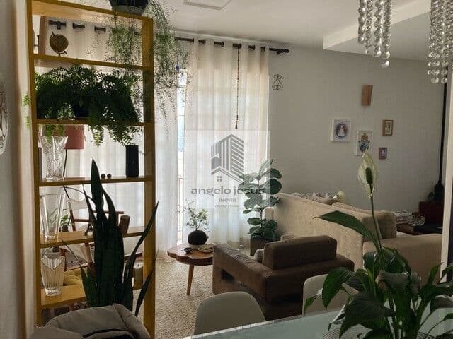 Sobrado Alto Padrão 250m², 03 Dormitórios, 03 Vagas.