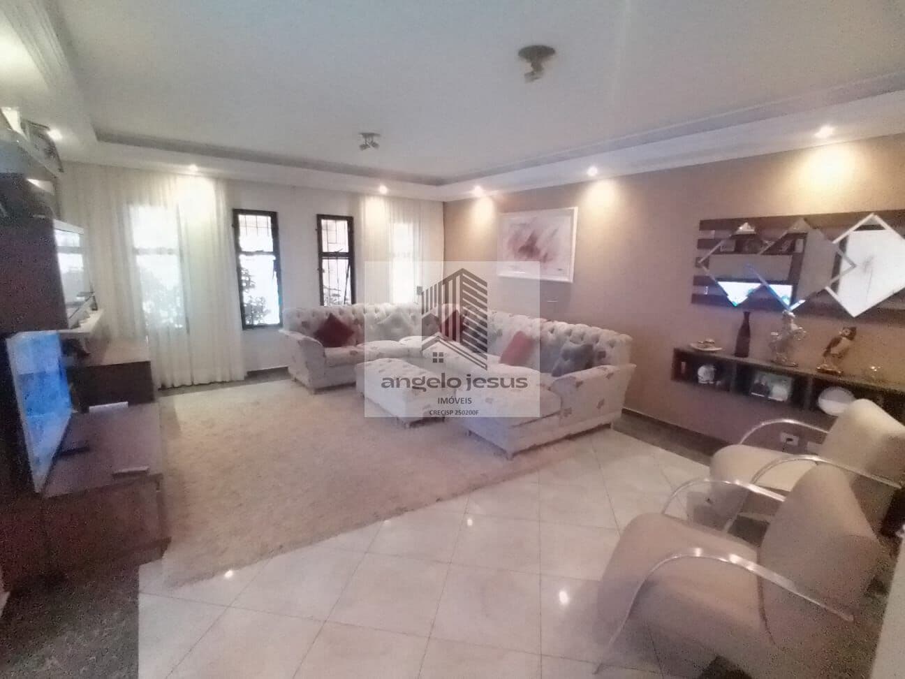 Sobrado Alto Padrão 192m², 04 Dormitórios, 04 Vagas.