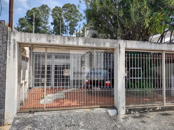 Casa Padrão 150m², 03 Dormitórios, 04 Vagas.