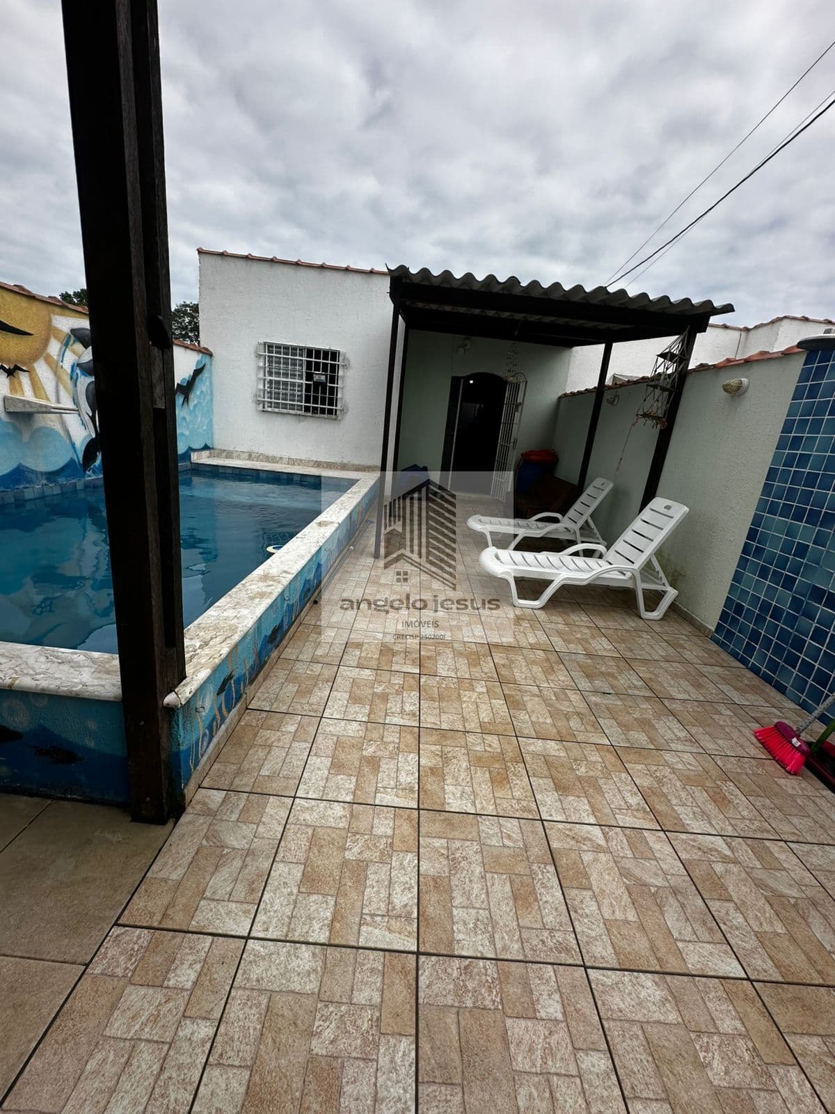 Casa 02 Quartos, 02 Vagas, Piscina.