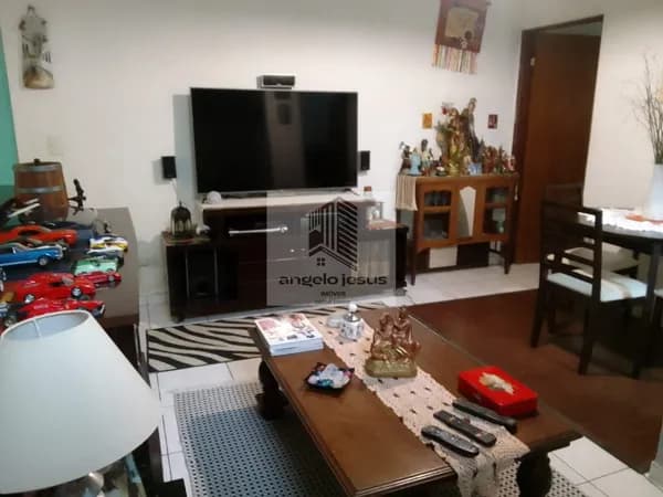 Sobrado 219m², 05 Dormitórios, 02 Vagas.