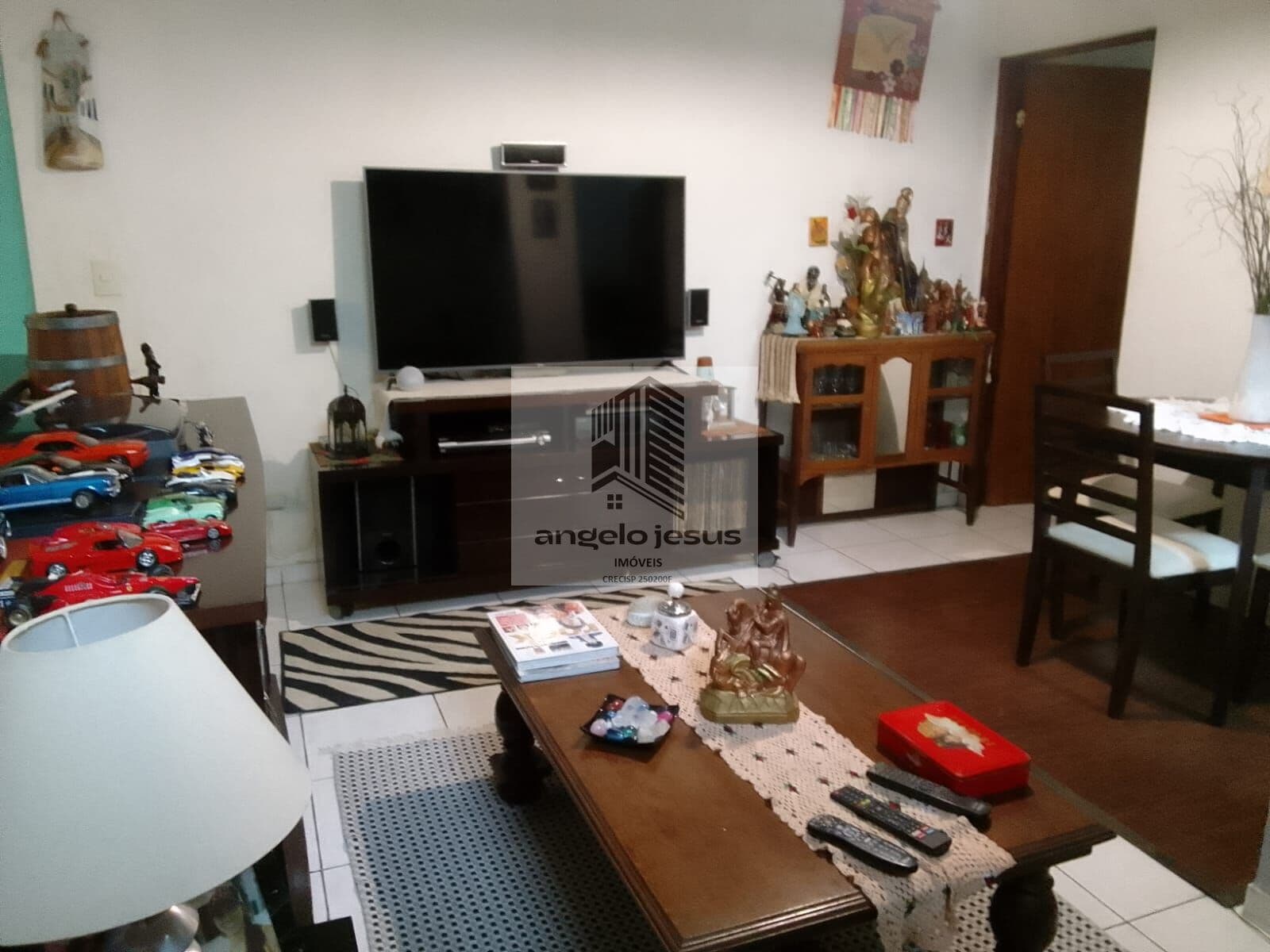 Sobrado 219m², 05 Dormitórios, 02 Vagas.
