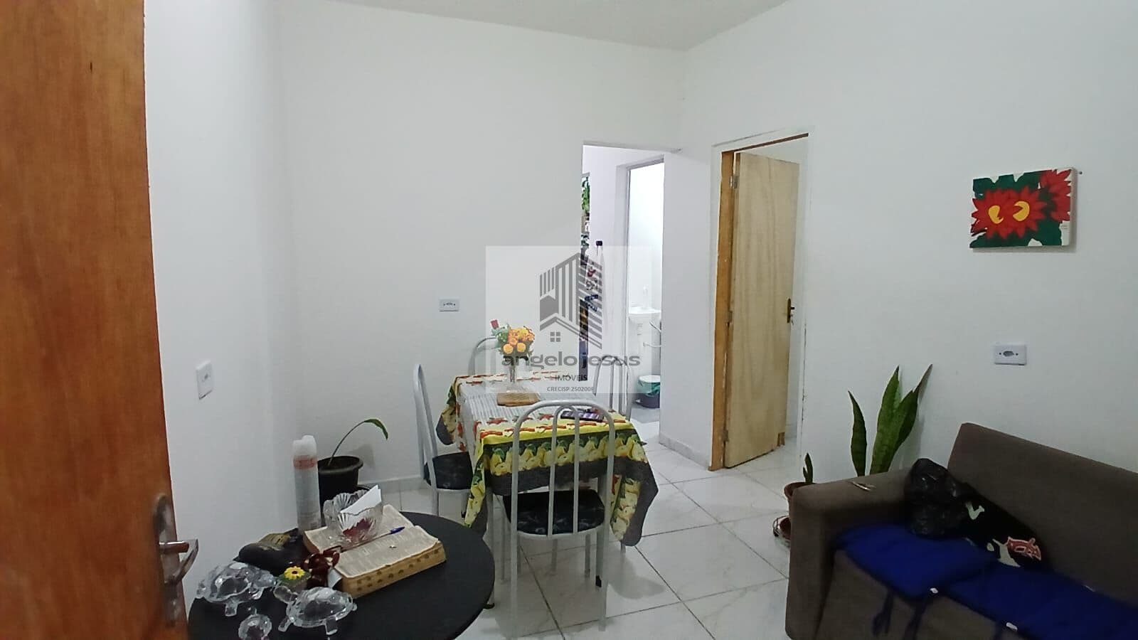 Apartamento 02 Quartos, Sala e Cozinha.