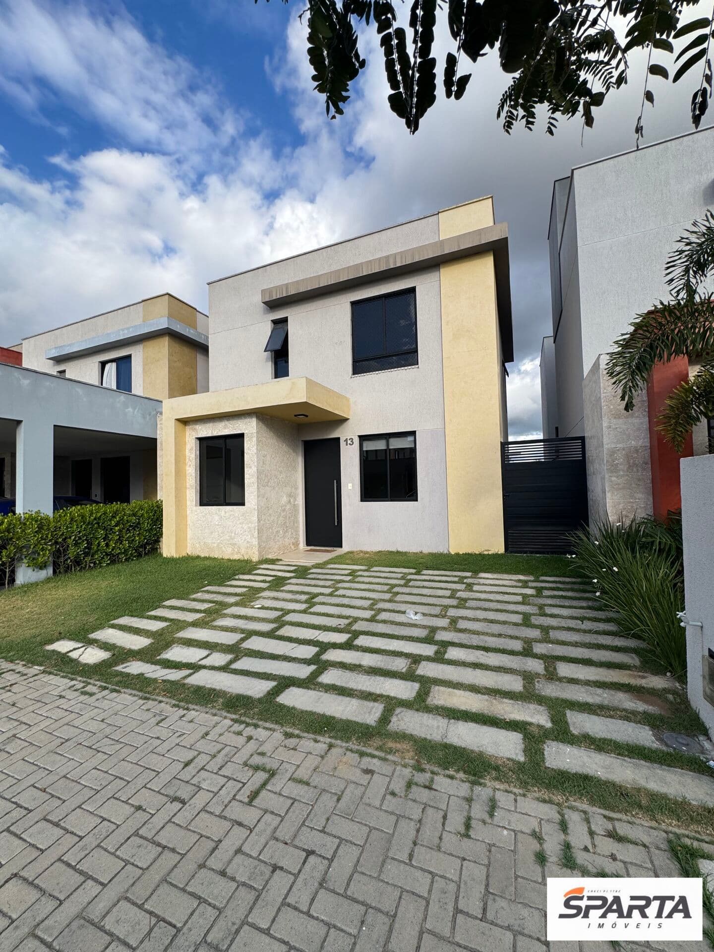 Casa de Condomínio em Feira de Santana - Lagoa Salgada