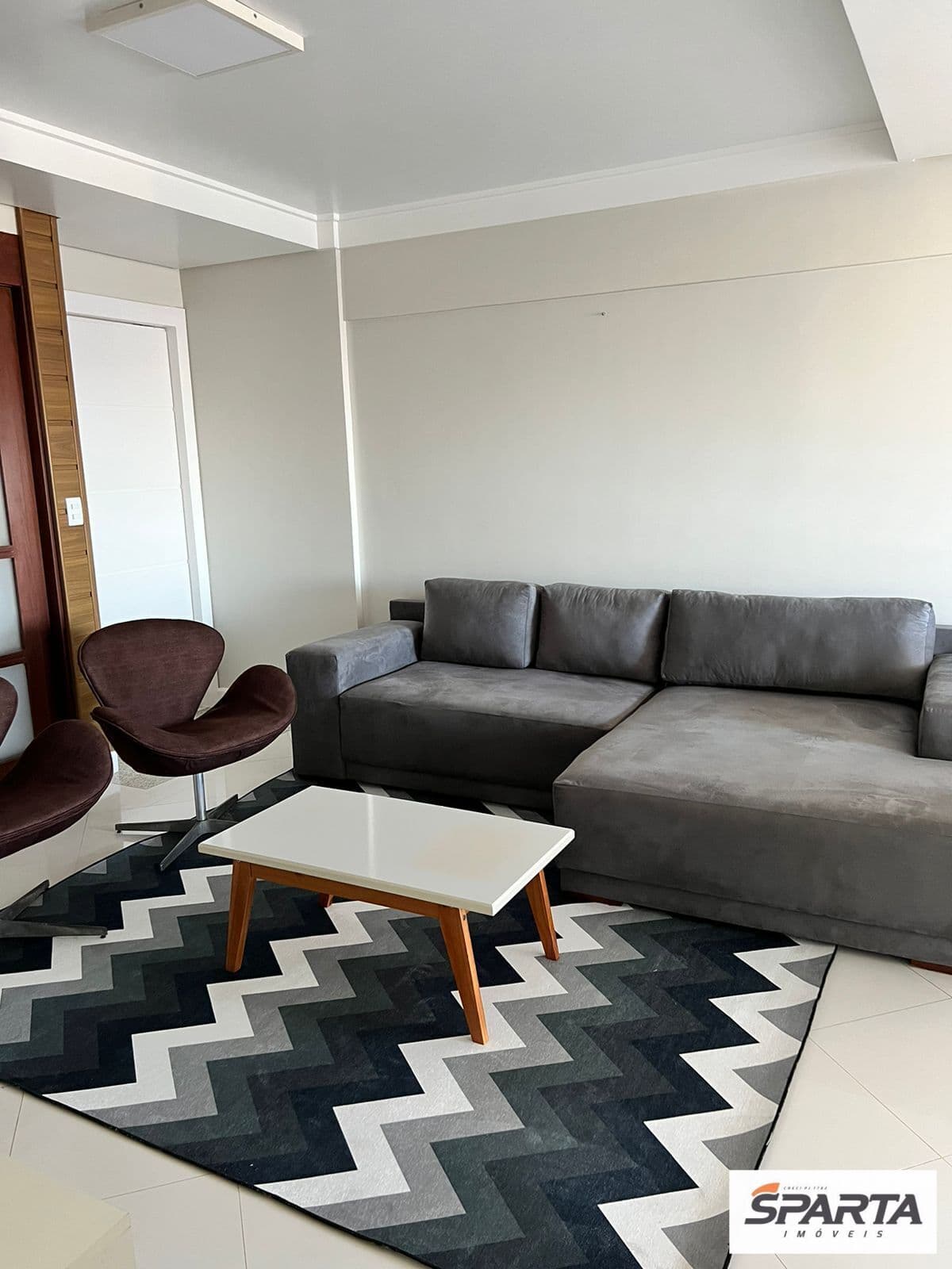 Apartamento Semi-Mobiliado