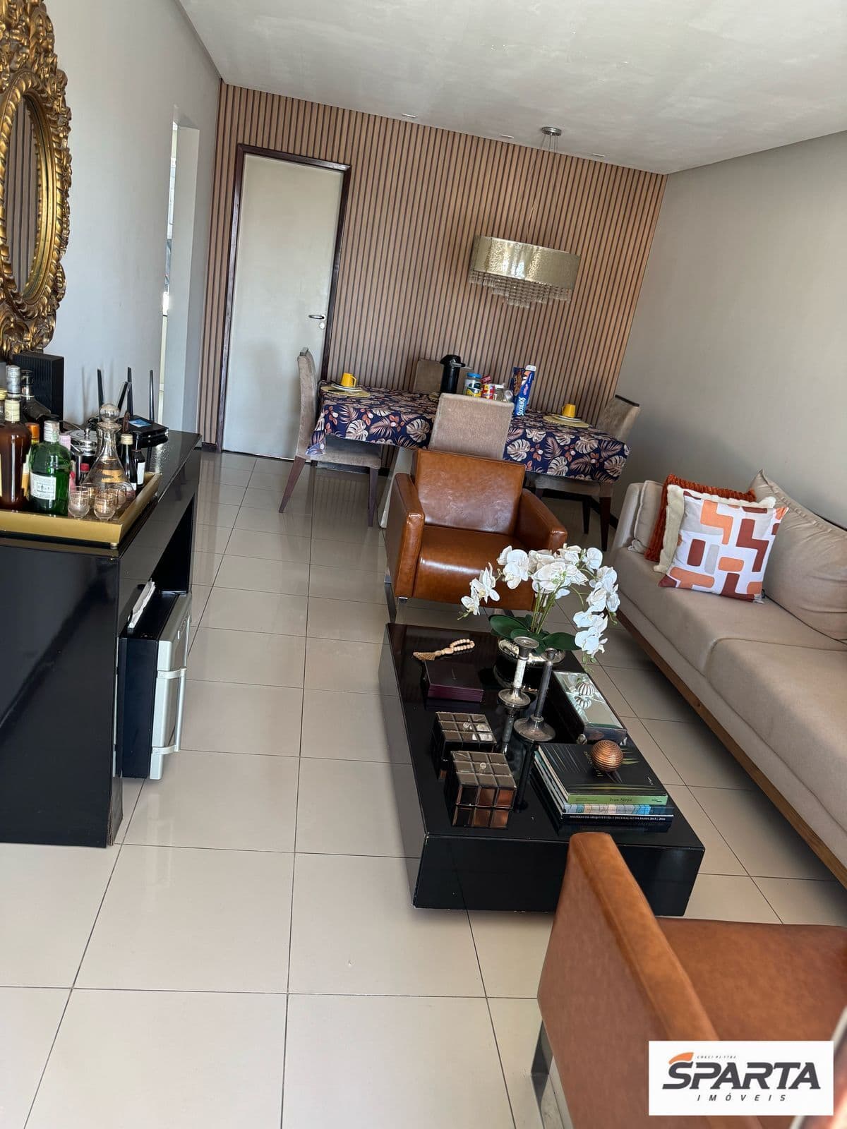 Casa em condomínio com 3/4 sendo duas suítes em Vila Olimpia