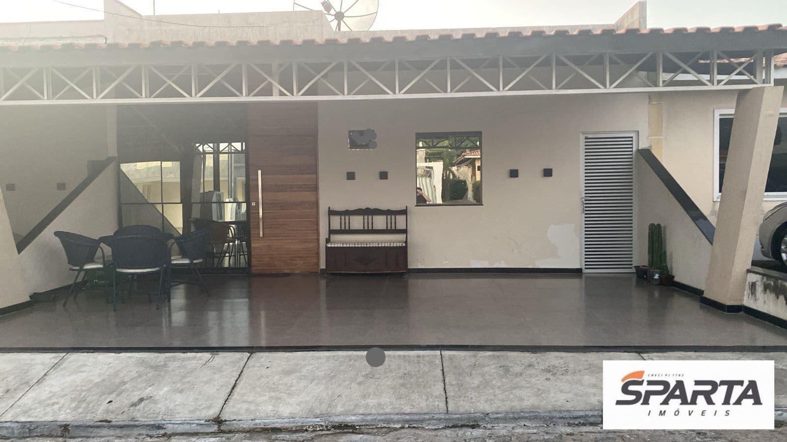 Casa em Condomínio com três suítes no Sobradinho