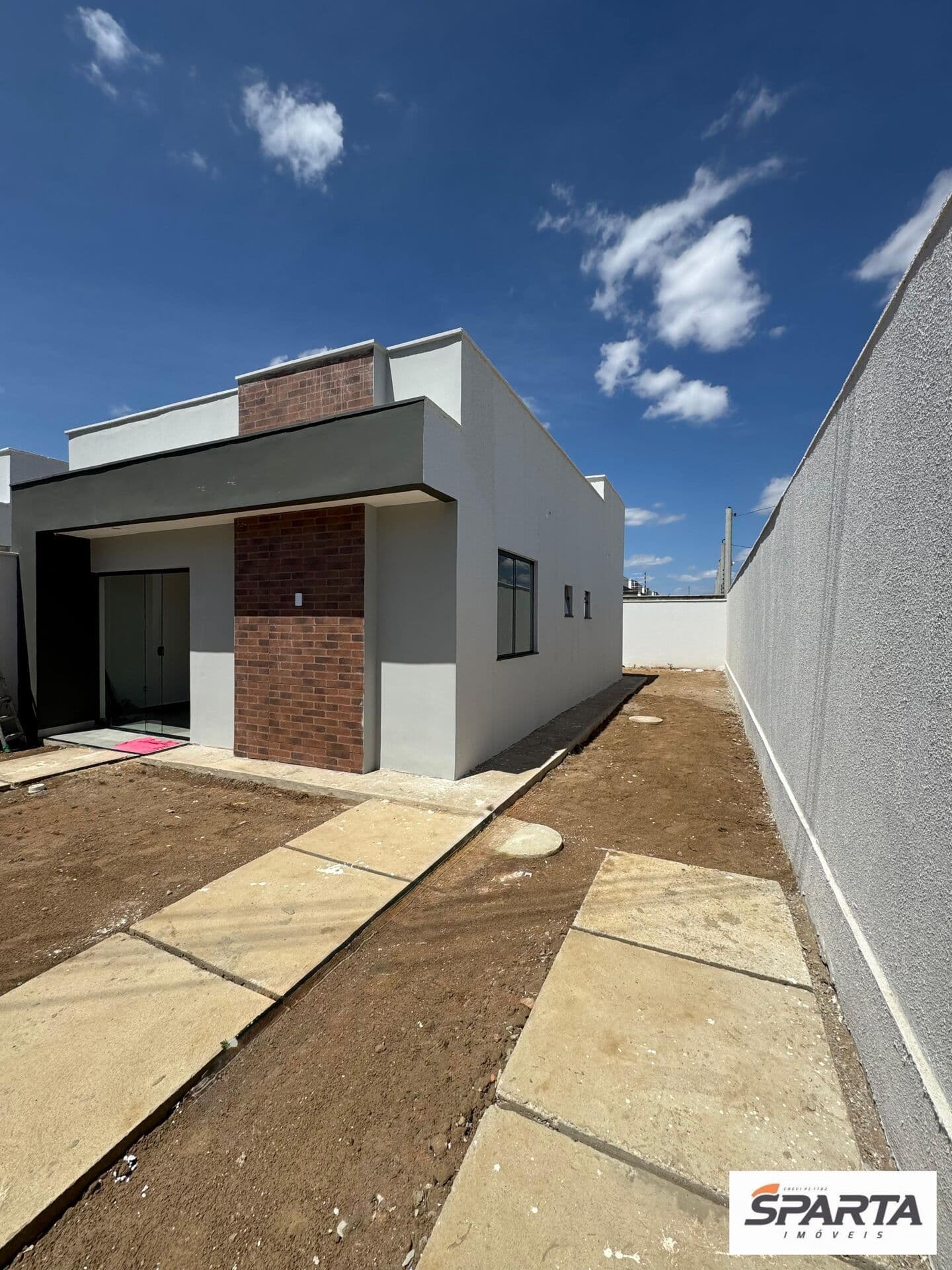 Casa com 2 quartos sendo uma suíte na Conceição, Feira de Santana