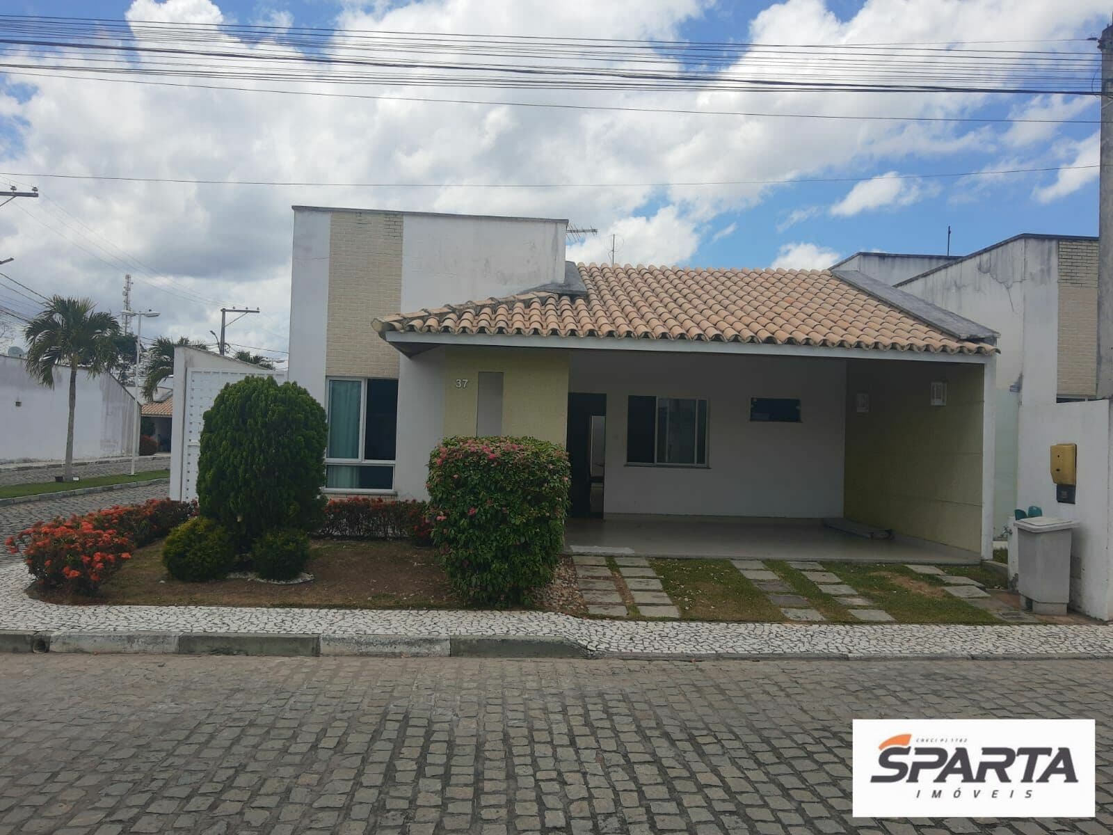 Casa de Condomínio em Feira de Santana - Sim