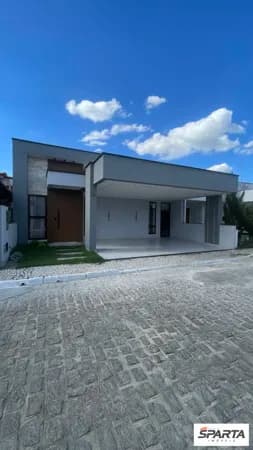 CASA EM CONDOMÍNIO