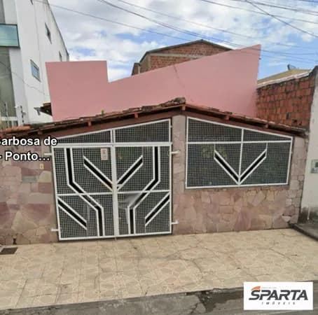 Casa á venda no Ponto Central - Ótima vertente comercial