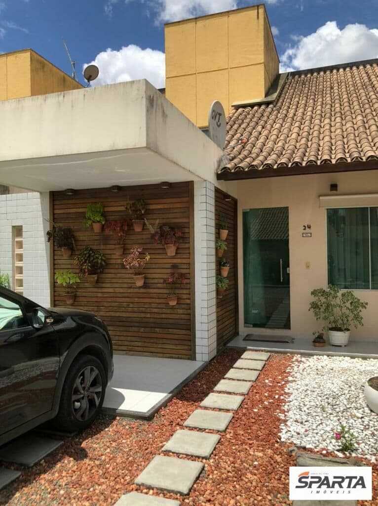 Casa de Condomínio em Feira de Santana - Tomba