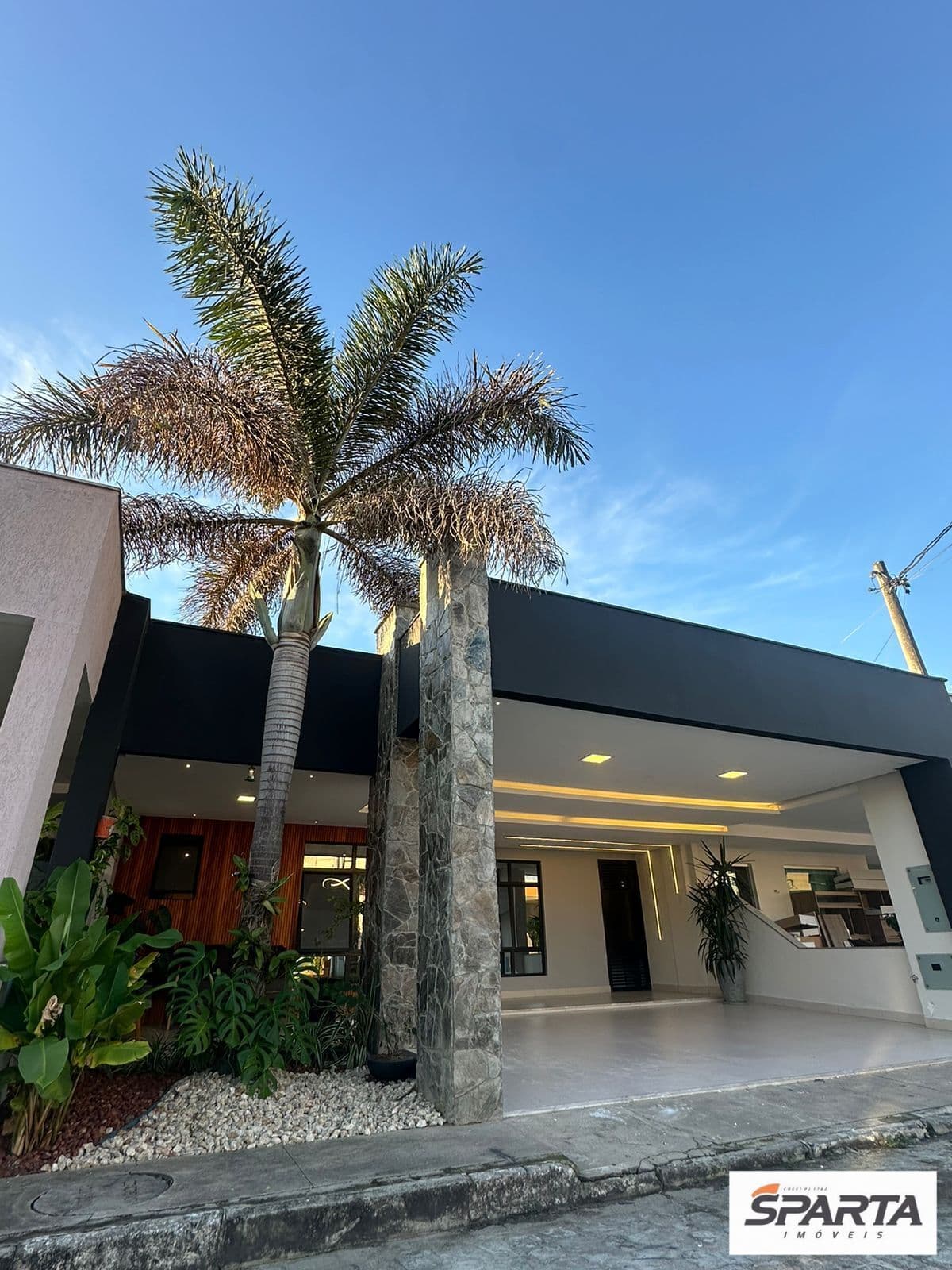 Casa Alto Padrão, Mobiliada para Venda no Bairro Sim