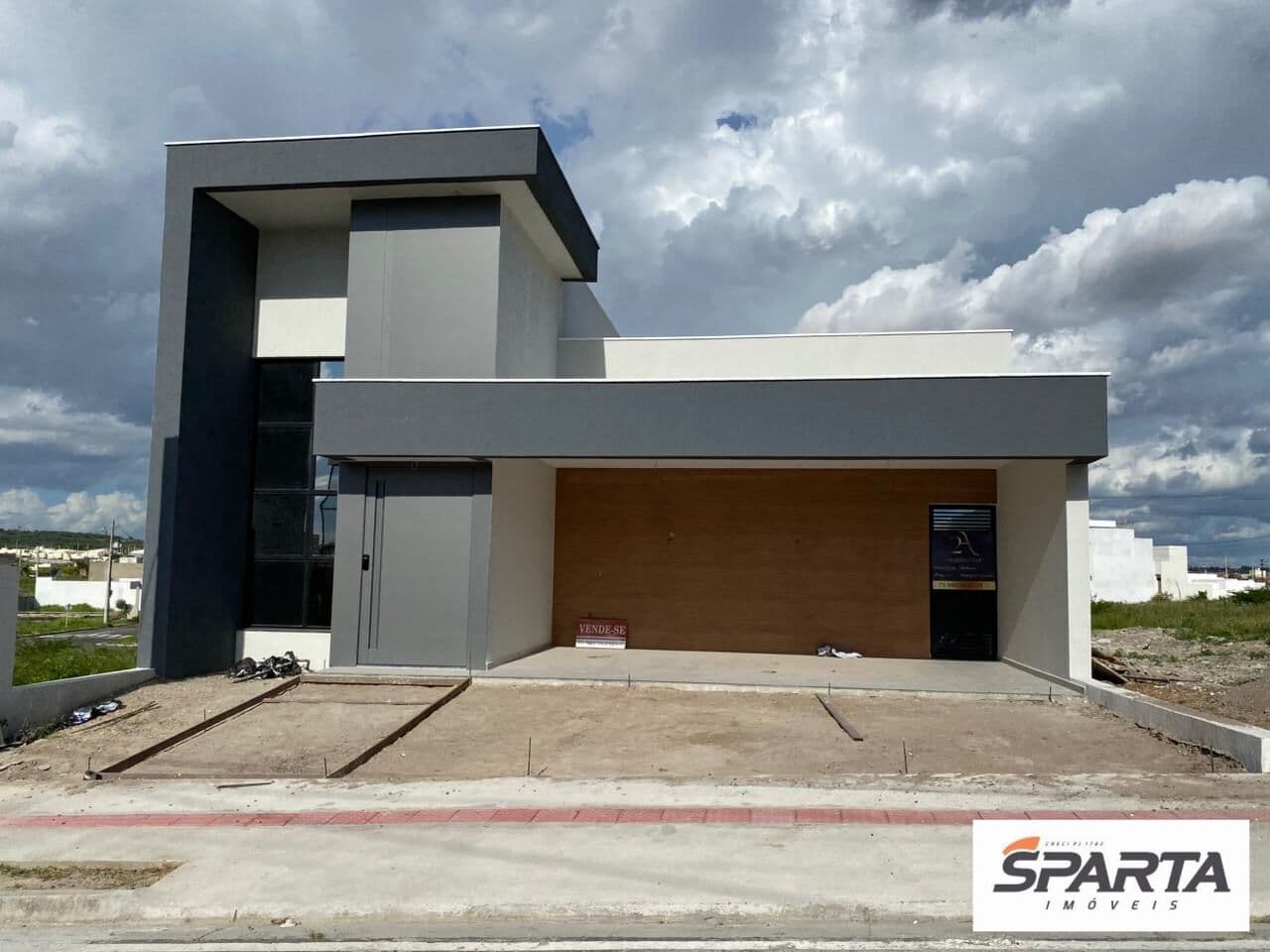 Casa moderna em condomínio com 3/4 sendo uma suíte