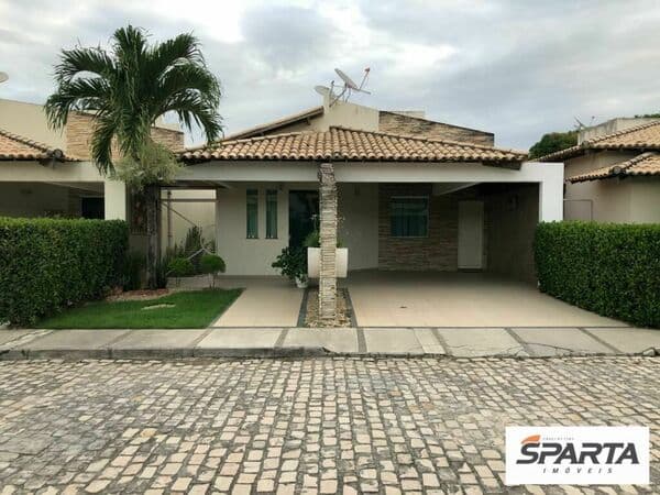 Casa de Condomínio em Feira de Santana - Brasília