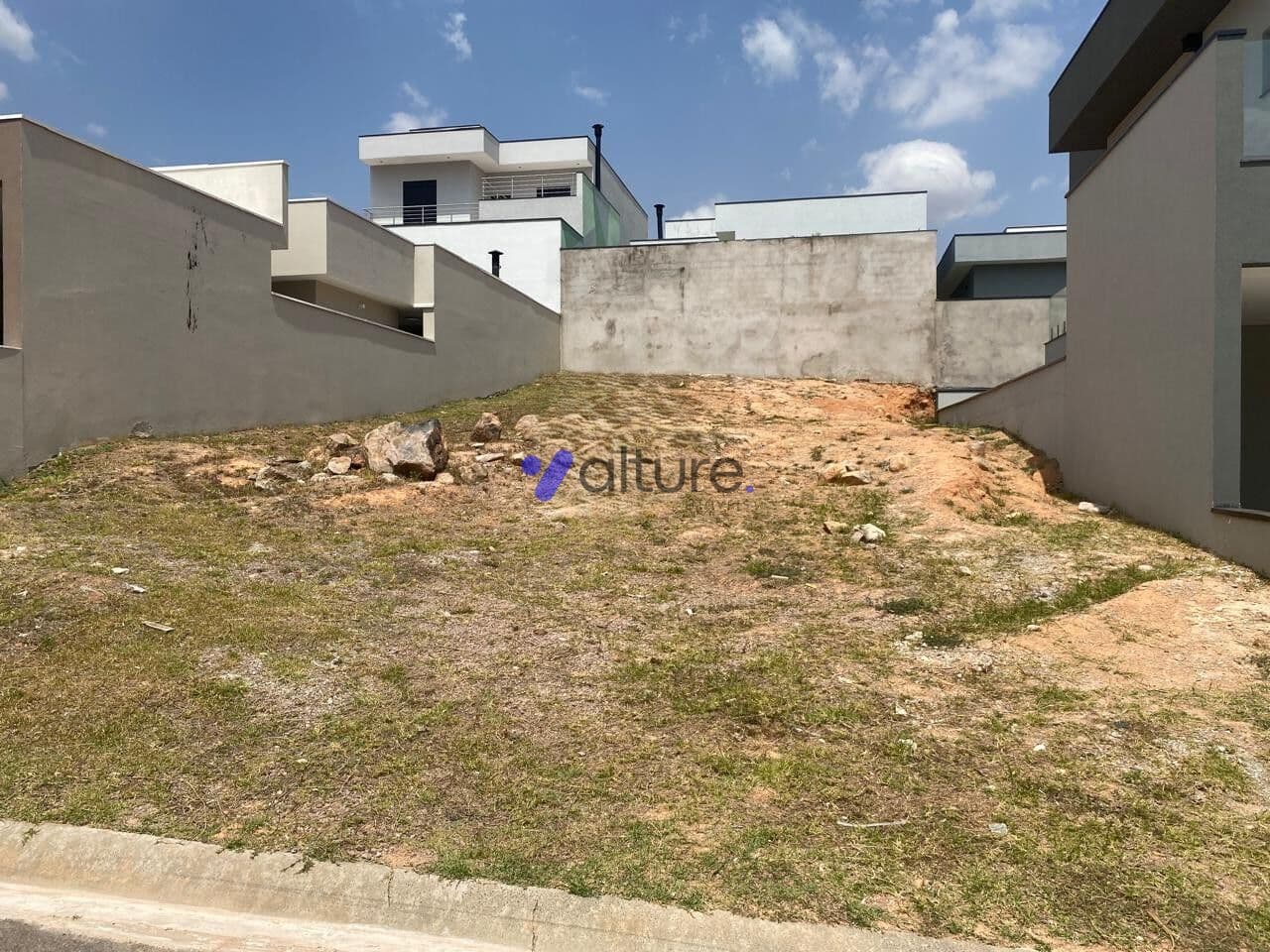 Lote/Terreno em Valinhos - Vila Capuava