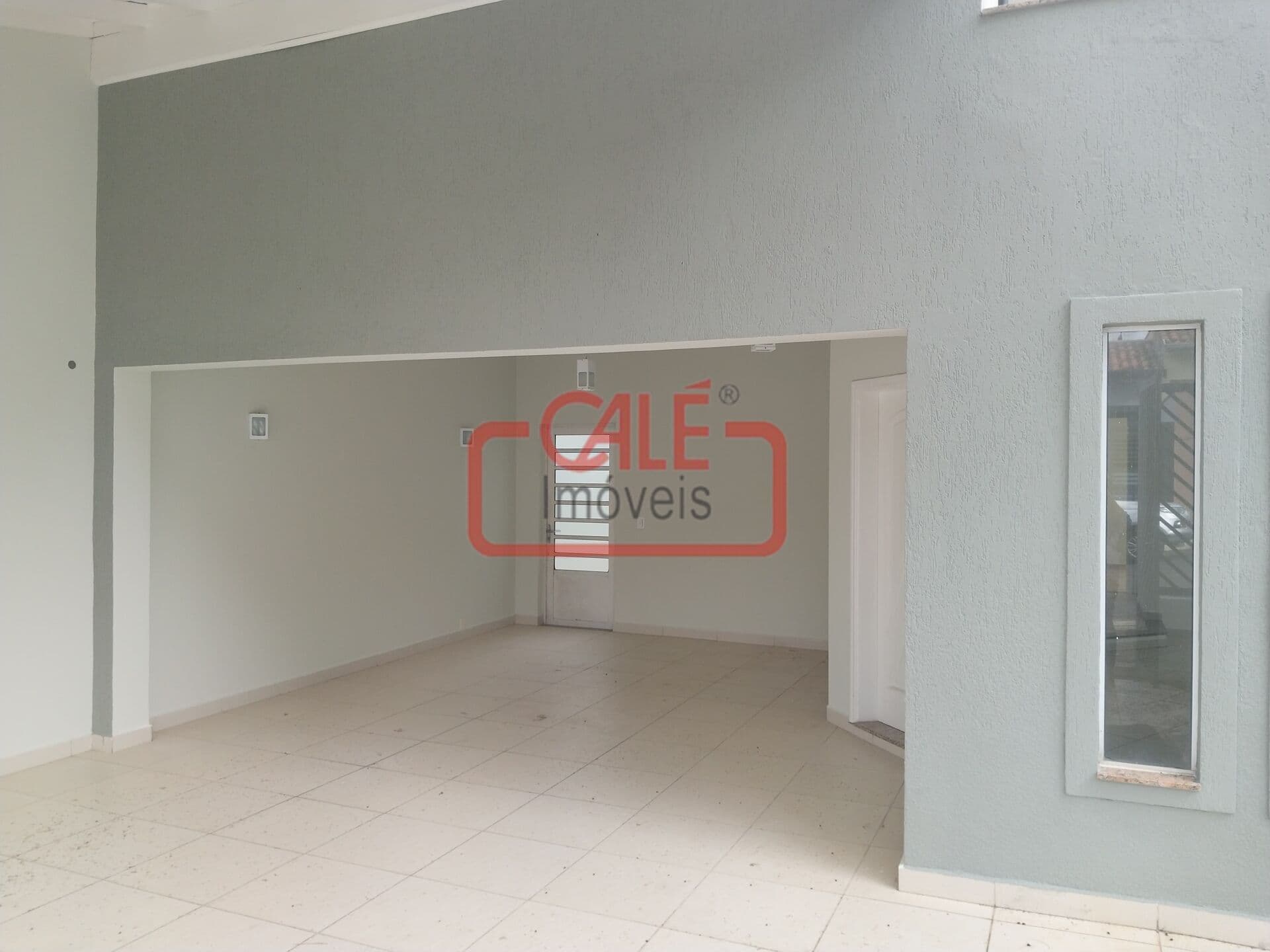 Espaçoso Sobrado 300m² à Venda - Jardim Regente, Indaiatuba | 3 Dorms (1 Suíte) e Sol da Manhã