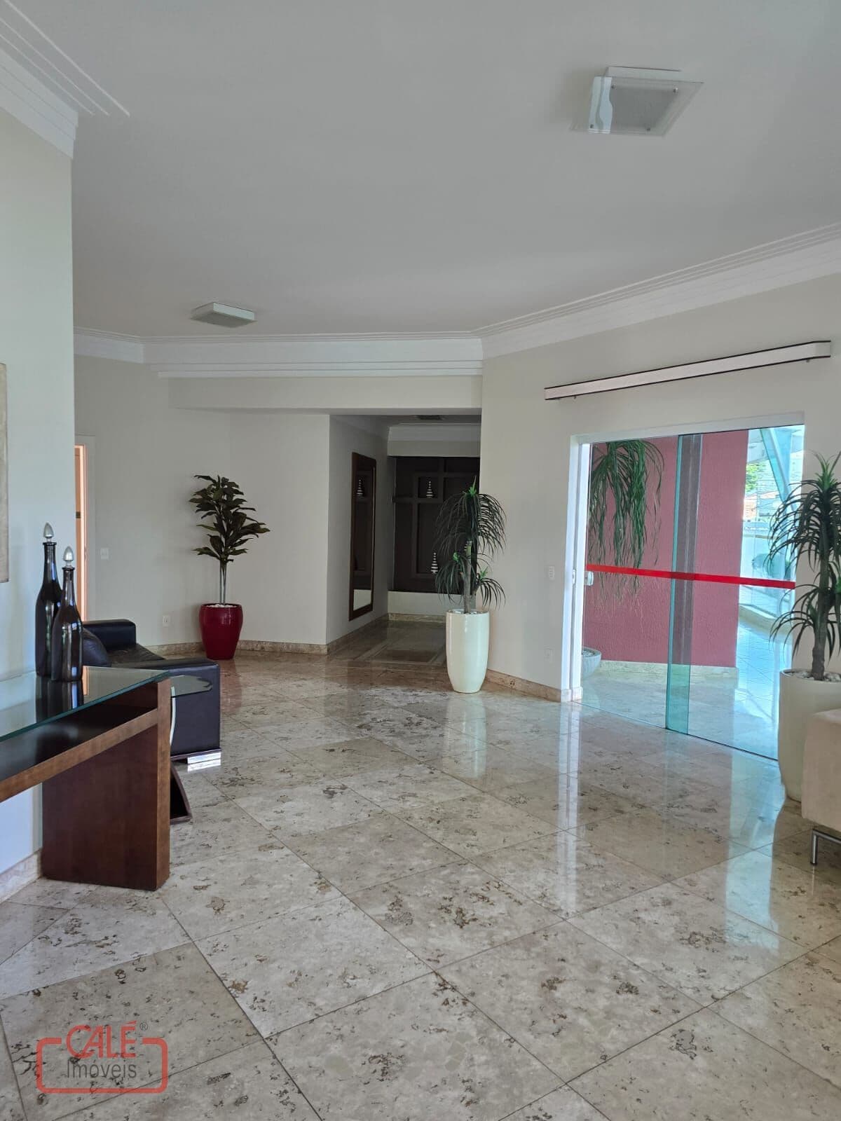 Apartamento de Luxo no Ed. Cisa, Centro de Indaiatuba: 265m², 4 Suítes e Localização Premium