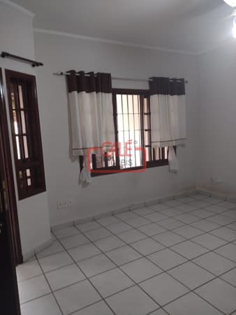 Sobrado à Venda na Vila Furlan, Indaiatuba: 3 Dorms (1 Suíte), Quintal Amplo e 2 Vagas