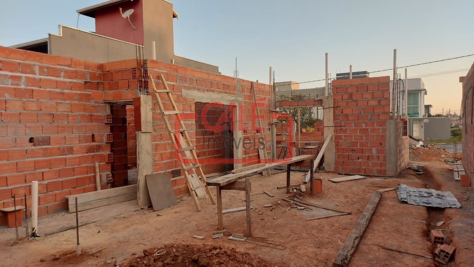 Oportunidade Jd. Esplanada: Casa para Finalizar em Indaiatuba