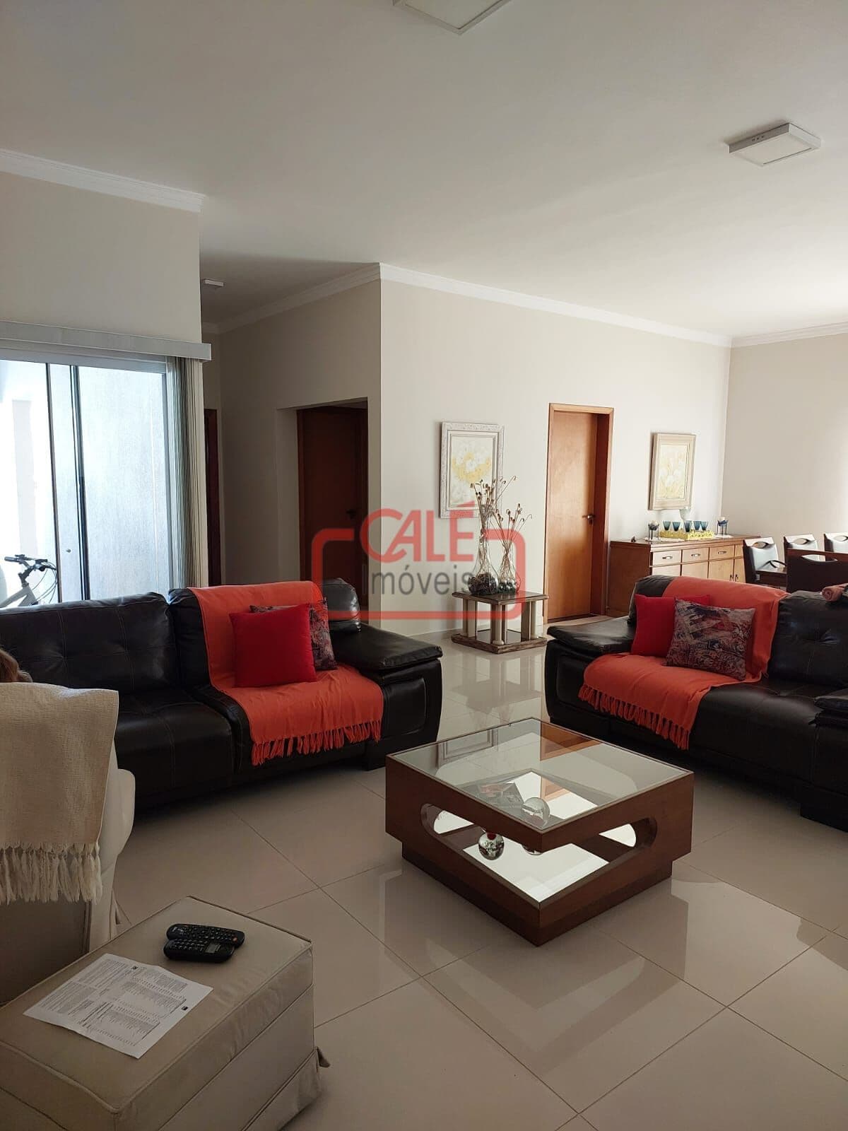 Casa de Alto Padrão com 4 Suítes e Piscina no Residencial Sol D'Icarai em Salto - SP | Estuda Permuta