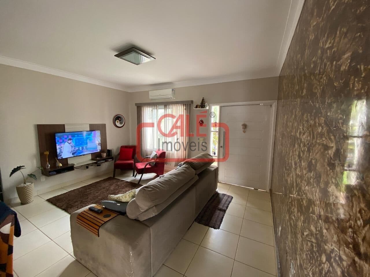 Sobrado Espetacular com 3 Dorms (2 Suítes) e Piscina em Localização Privilegiada de Indaiatuba