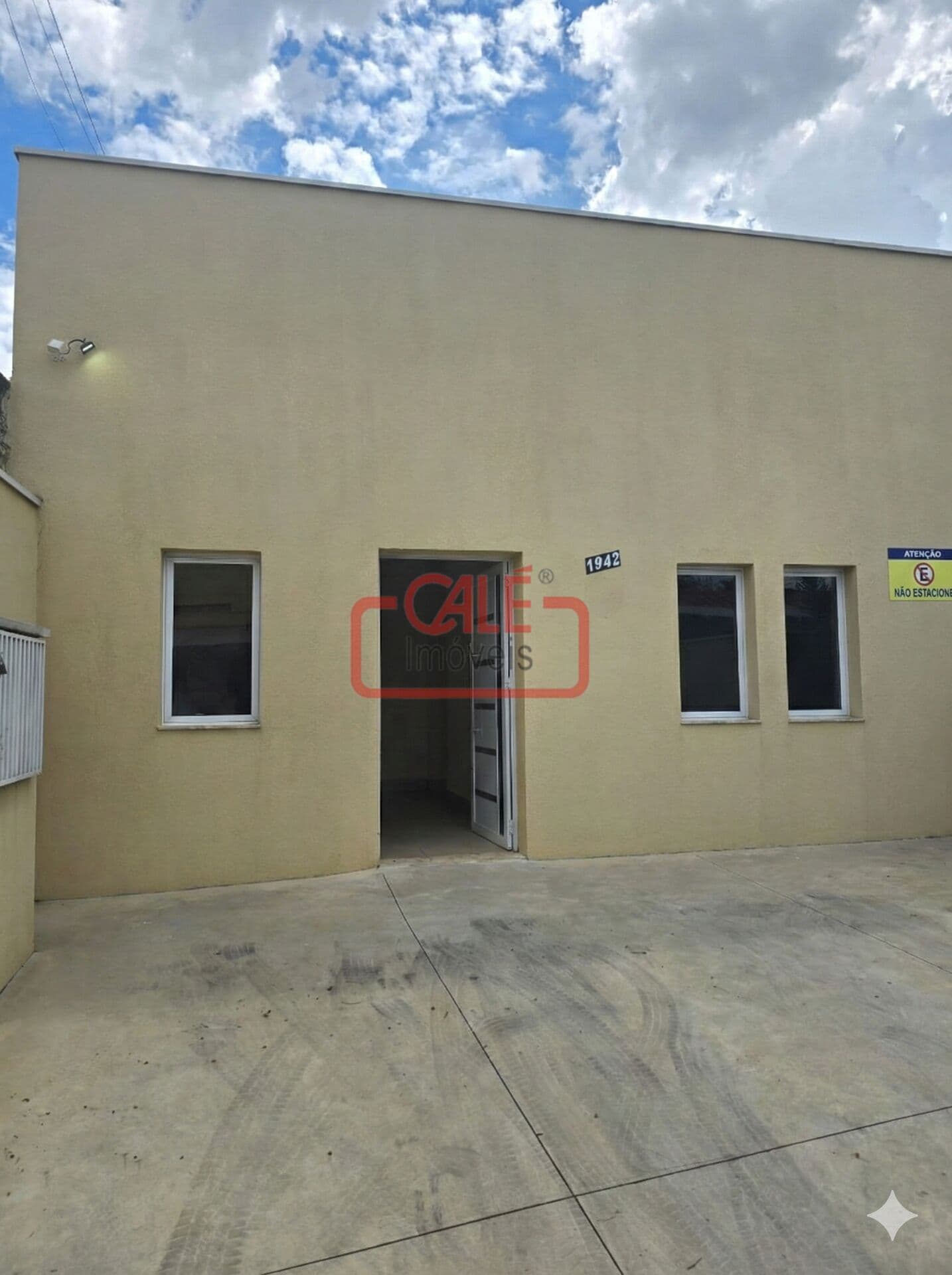 Sala Comercial na Padre Bento Pacheco: Visibilidade Total