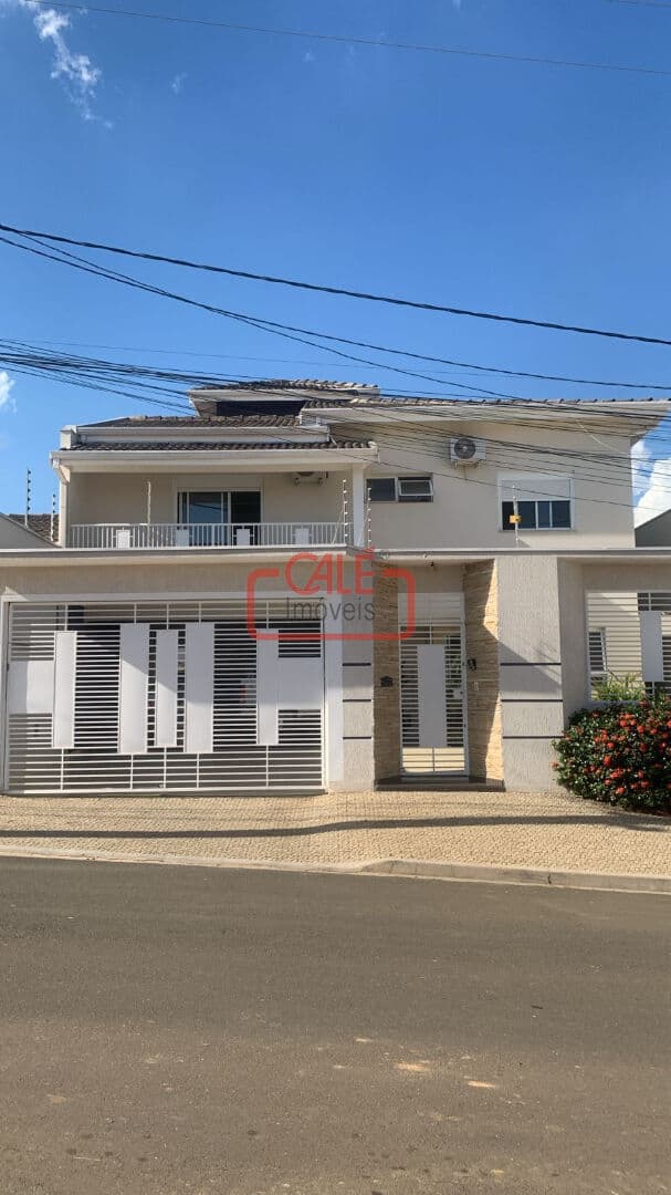 Sobrado Imponente com Área Gourmet no Jd. Esplanada