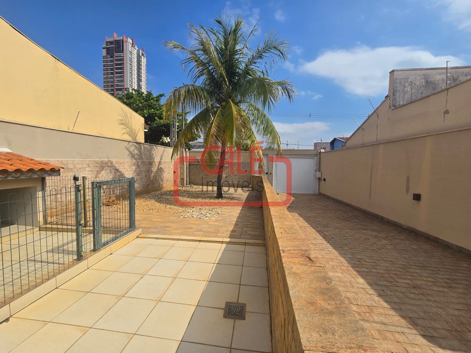 Casa com Piscina Próximo ao Centro de Indaiatuba - A 50m do Parque Ecológico | 3 Dorms | Quintal Amplo e Gourmet