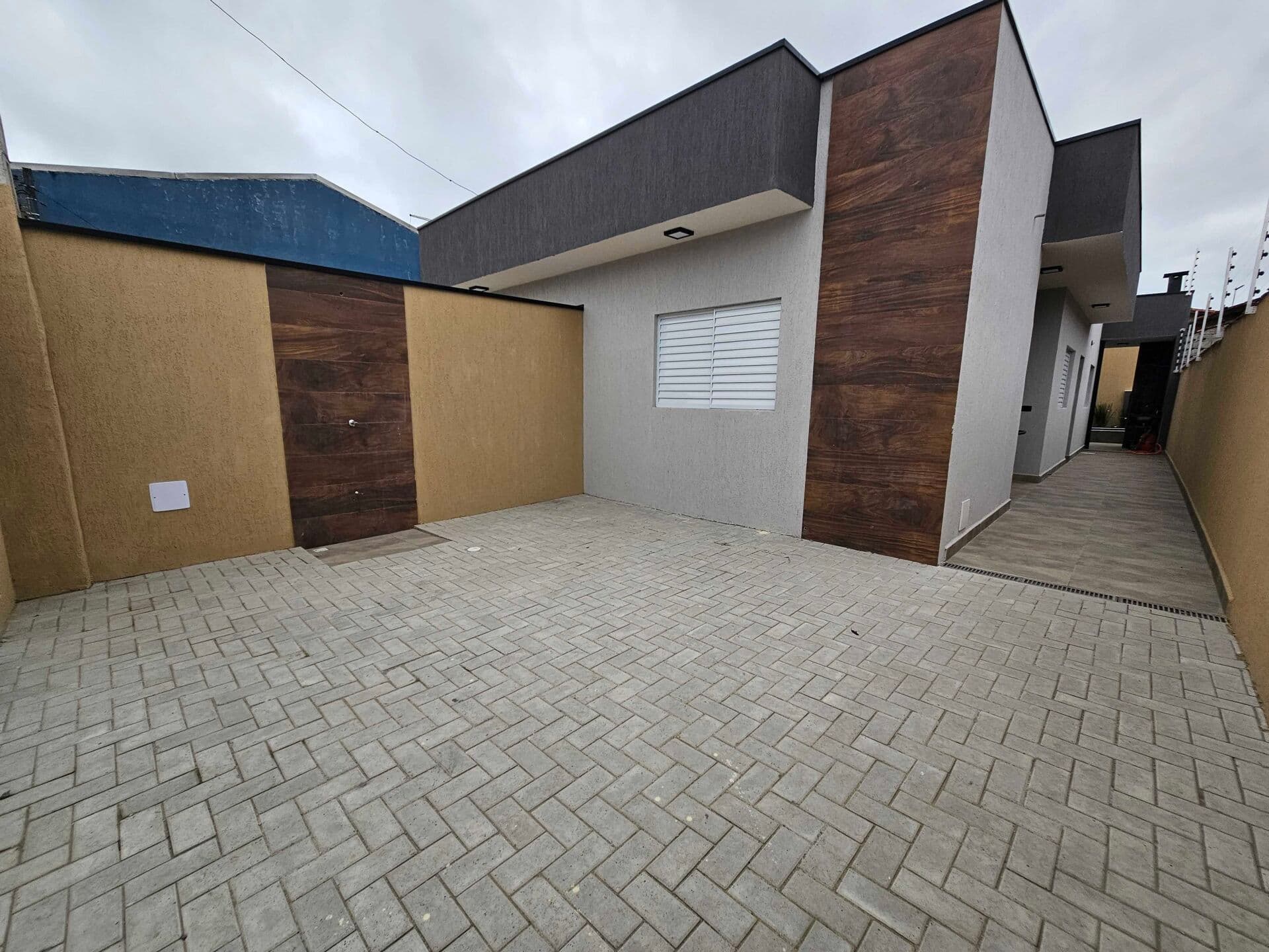 Casa nova com piscina na praia de Itanhaem SP