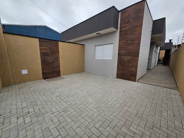 Casa nova com piscina na praia de Itanhaem SP