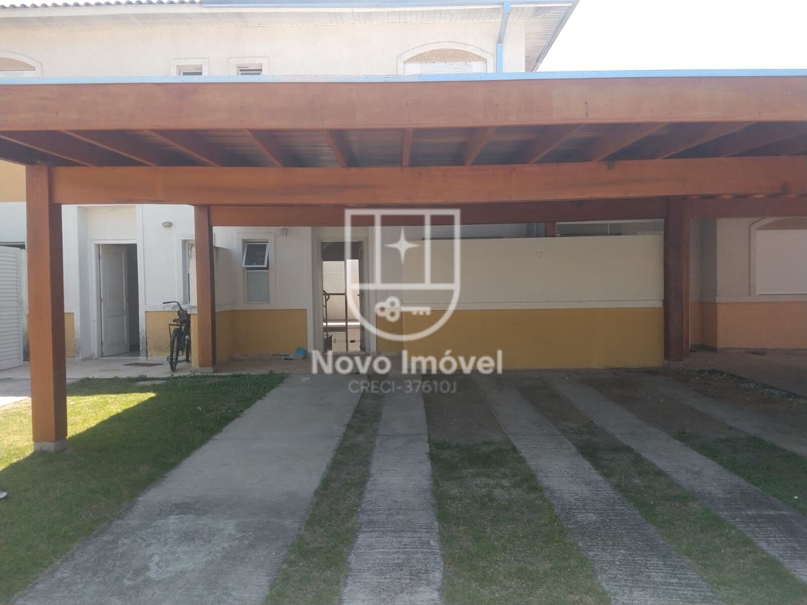 Sobrado em Pindamonhangaba - Loteamento Industrial Água Preta
