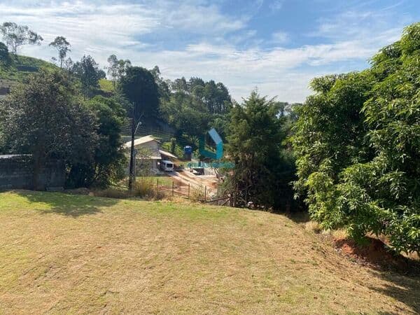 Lindo terreno terraplanado e com poço semi artesiano e energia elétrica no poste