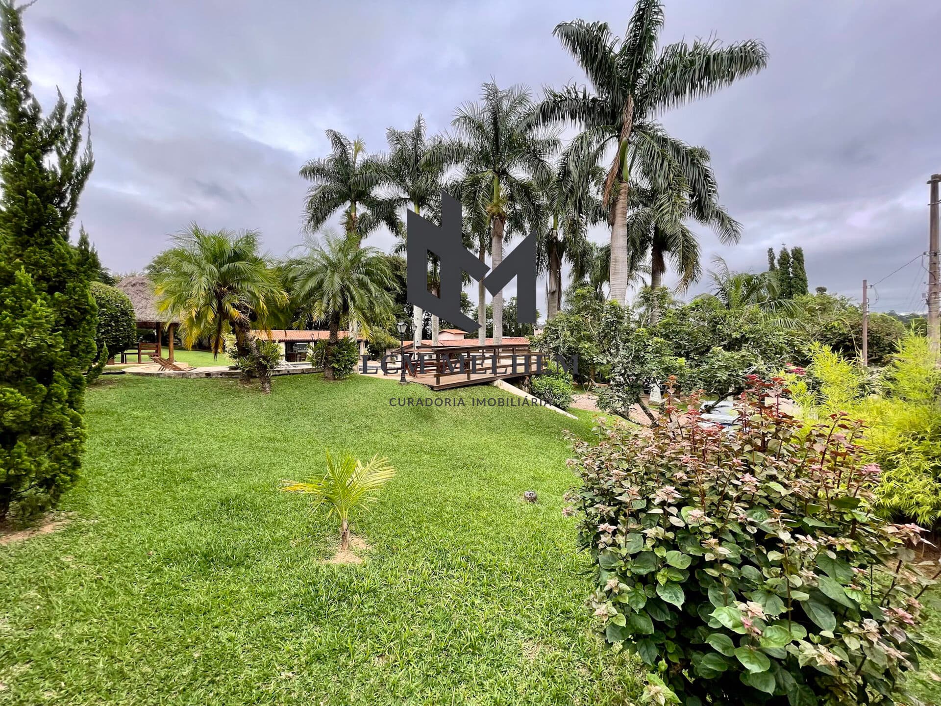 CASA - CHACÁRA COM 4 dormitórios - TERRENO À VENDA CAXAMBU - JUNDIAÍ