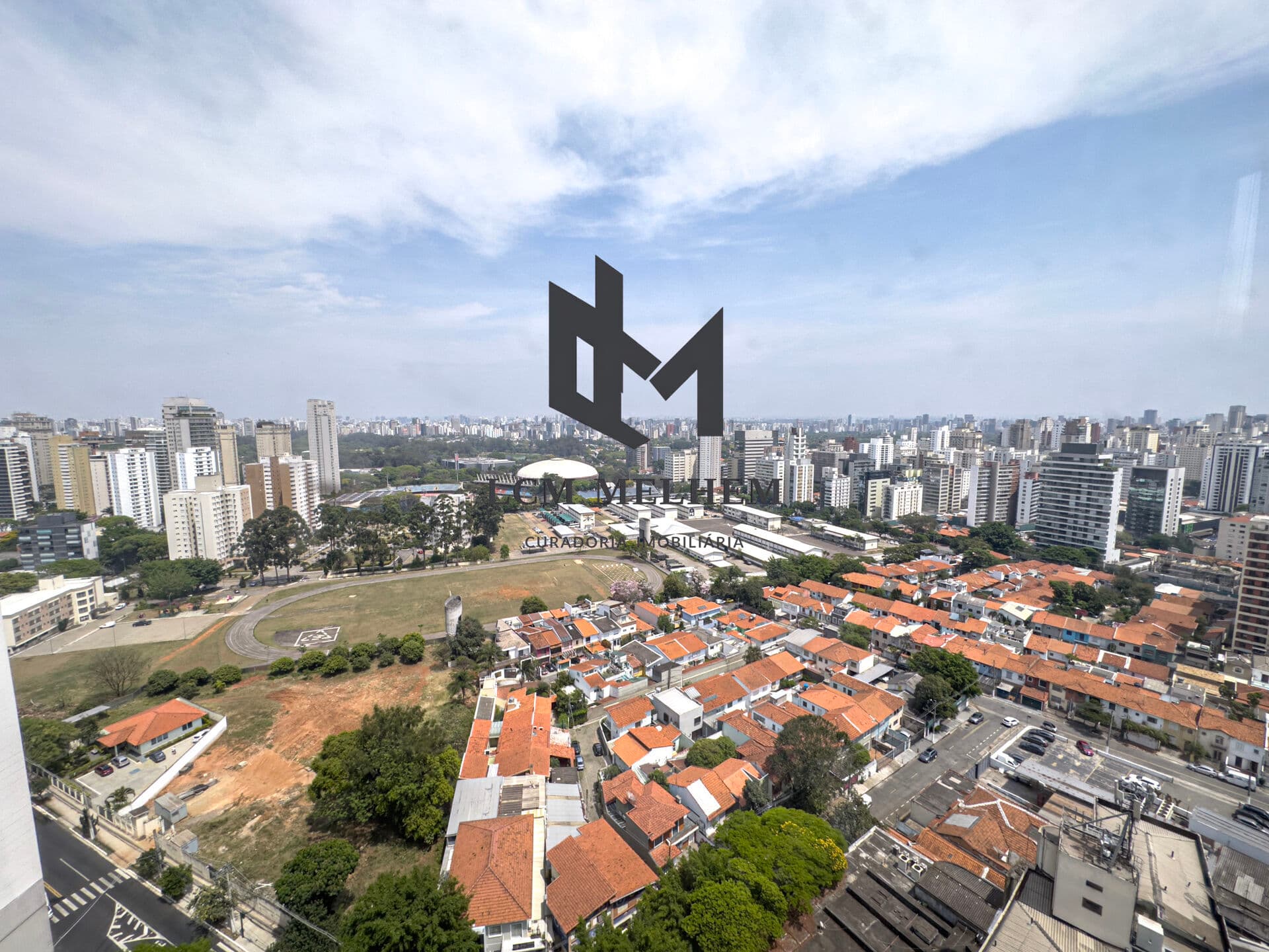 Apartamento com 4 suítes e 4 vagas com vista livre - Paraíso