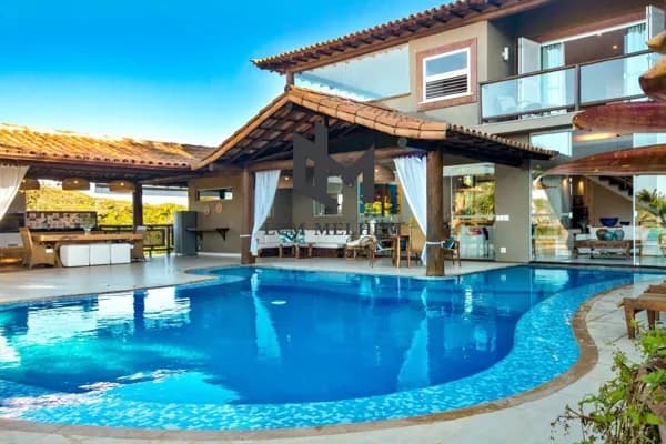Casa à Venda na Praia da Ferradura, Búzios - 850m², Vista para o Mar e Piscina