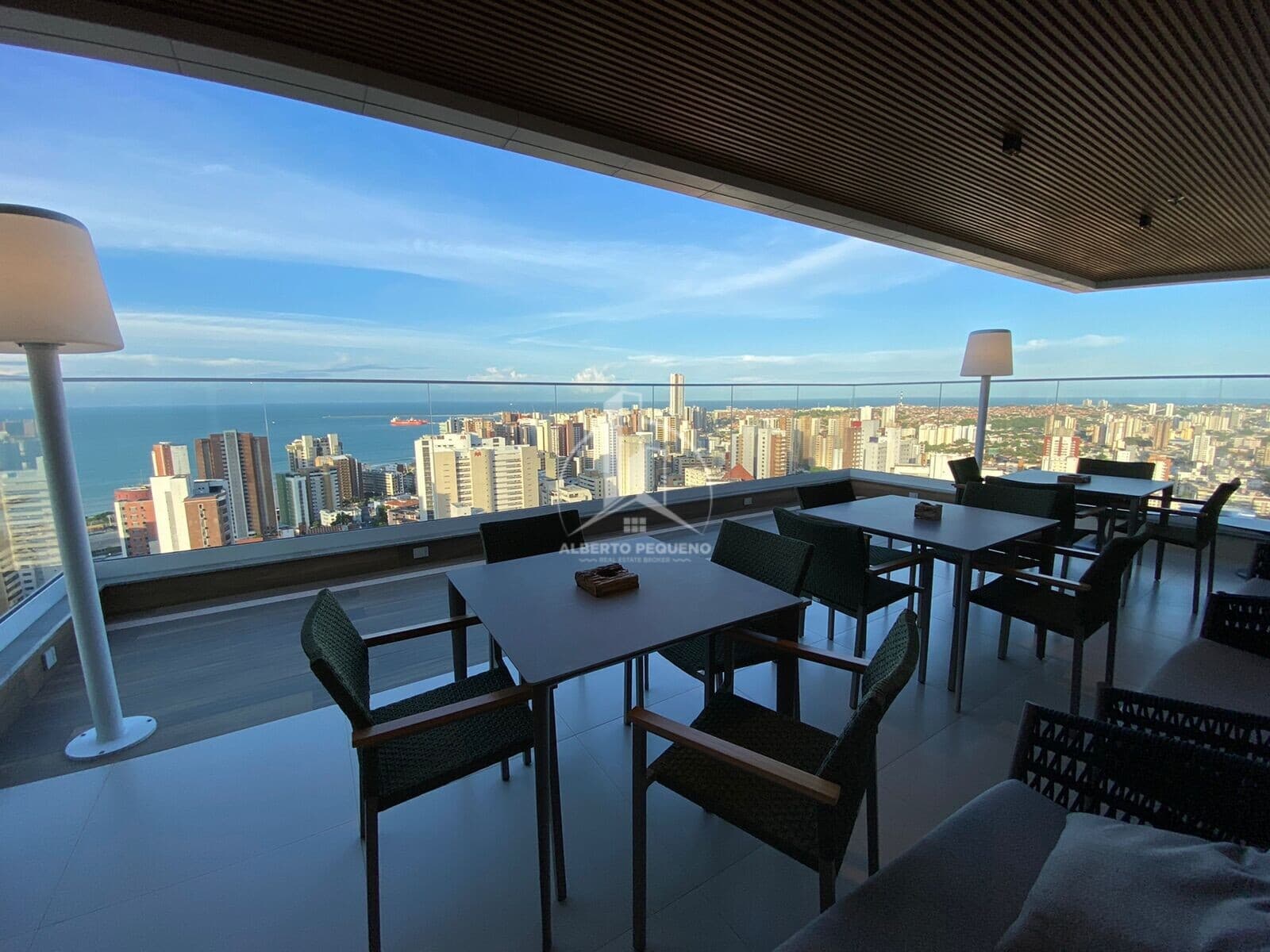 Apartamento Alto Padrão à venda no Meireles