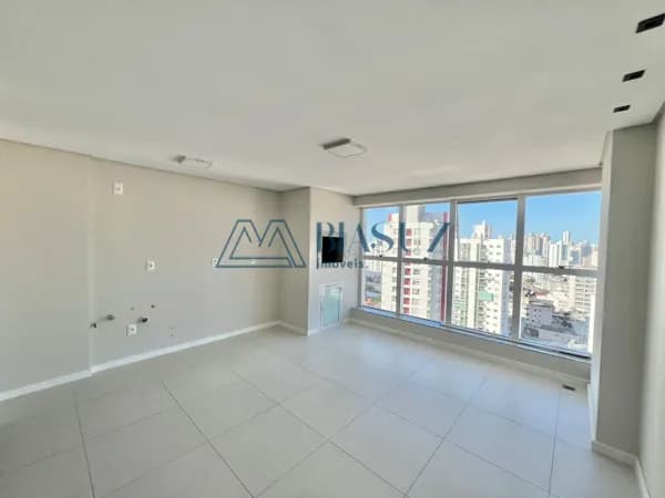 APARTAMENTO COM EXCELENTE LOCALIZAÇÃO NA VILA OPERÁRIA