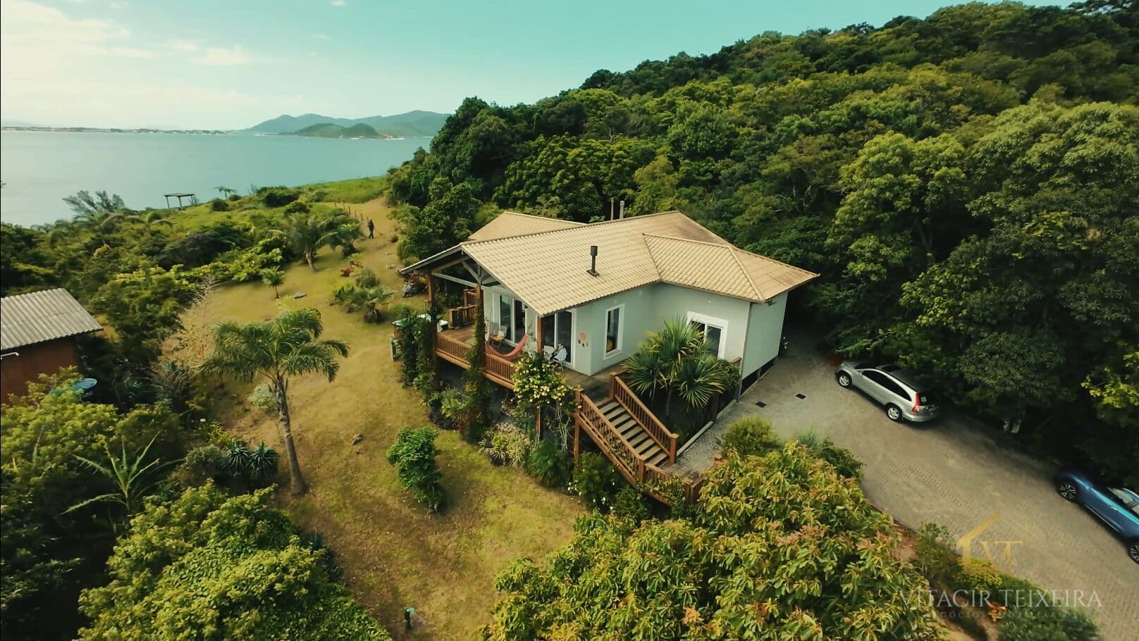 Casa Frente Mar com Terreno Exclusivo de 16.236m² na Praia da Pinheira – Palhoça/SC