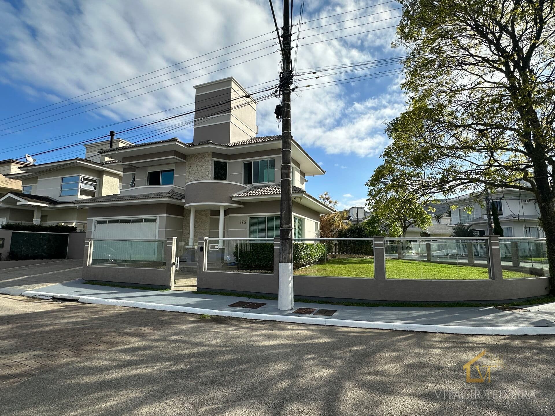 Casa Duplex com 236m2 privativos à venda na Pedra Branca – Palhoça/SC