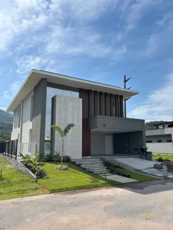 Casa Alto Padrão no Condomínio Reserva da Pedra – Palhoça/SC