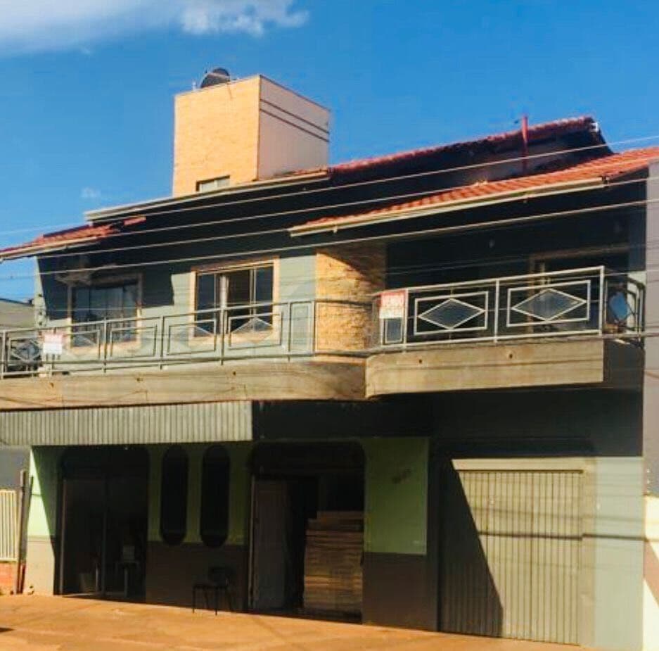SOBRADO COM SALÃO COMERCIAL
