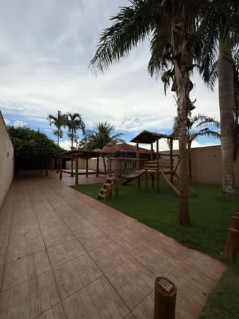 ÁREA DE LAZER