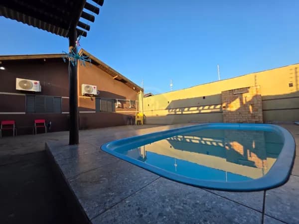 Casa sustentável com energia solar e poço