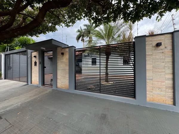 Casa à venda, com 4 dormitórios, sendo 1 suíte e 2 banheiros