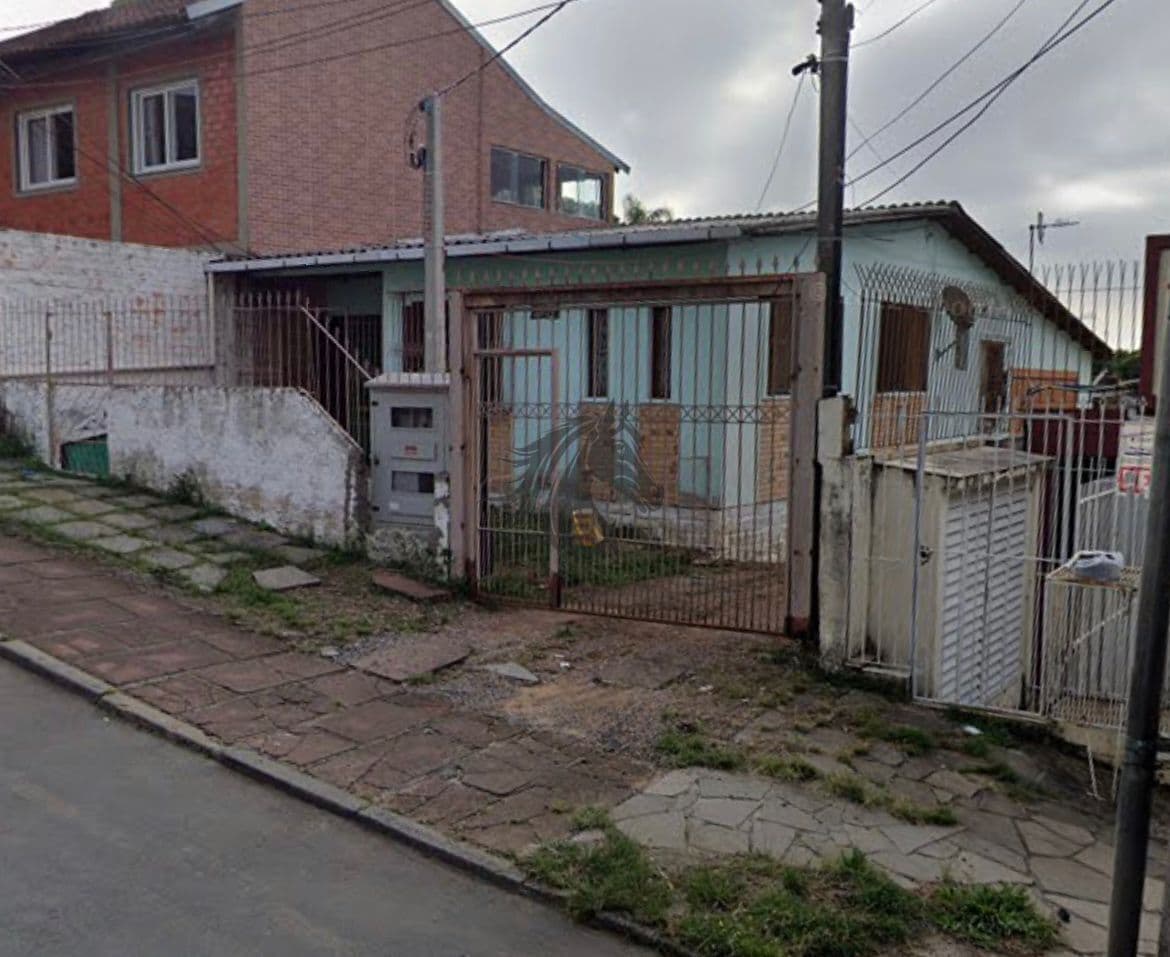 Dois imóveis com pátio grande na Vila Conceição.